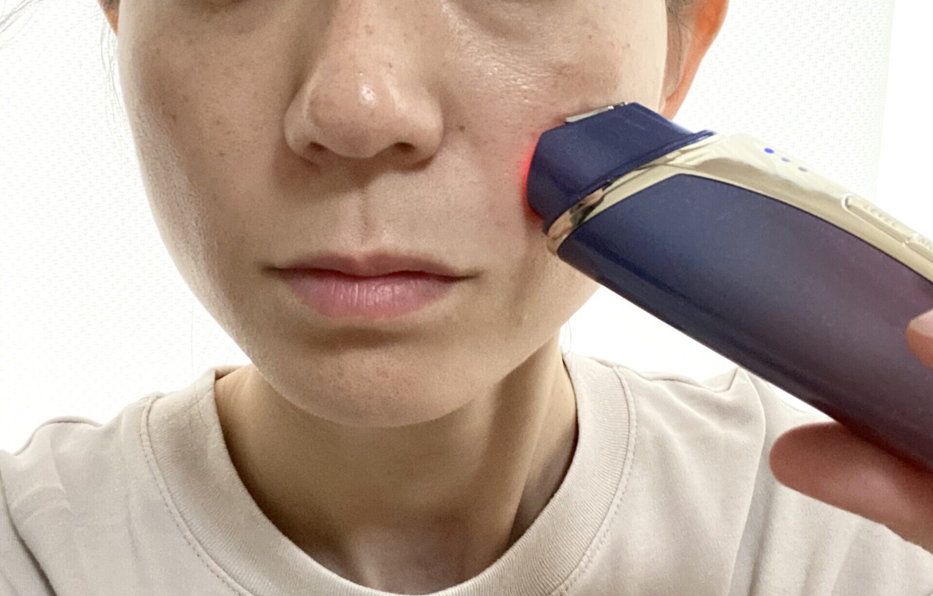 40代が実際にディマーニ美顔器を1年使った口コミレビュー 40代シワたるみ撃退サイト！